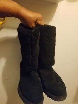New uggs blk sz8 fur on outsude also