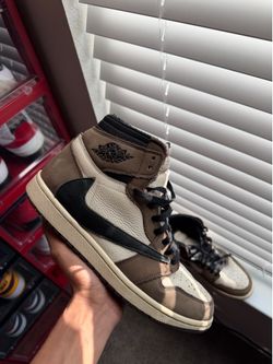 Travis Scott jordan 1