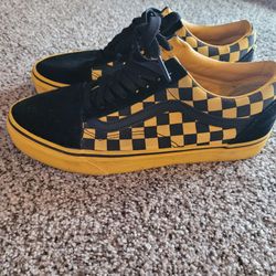 CHECKERED VANS