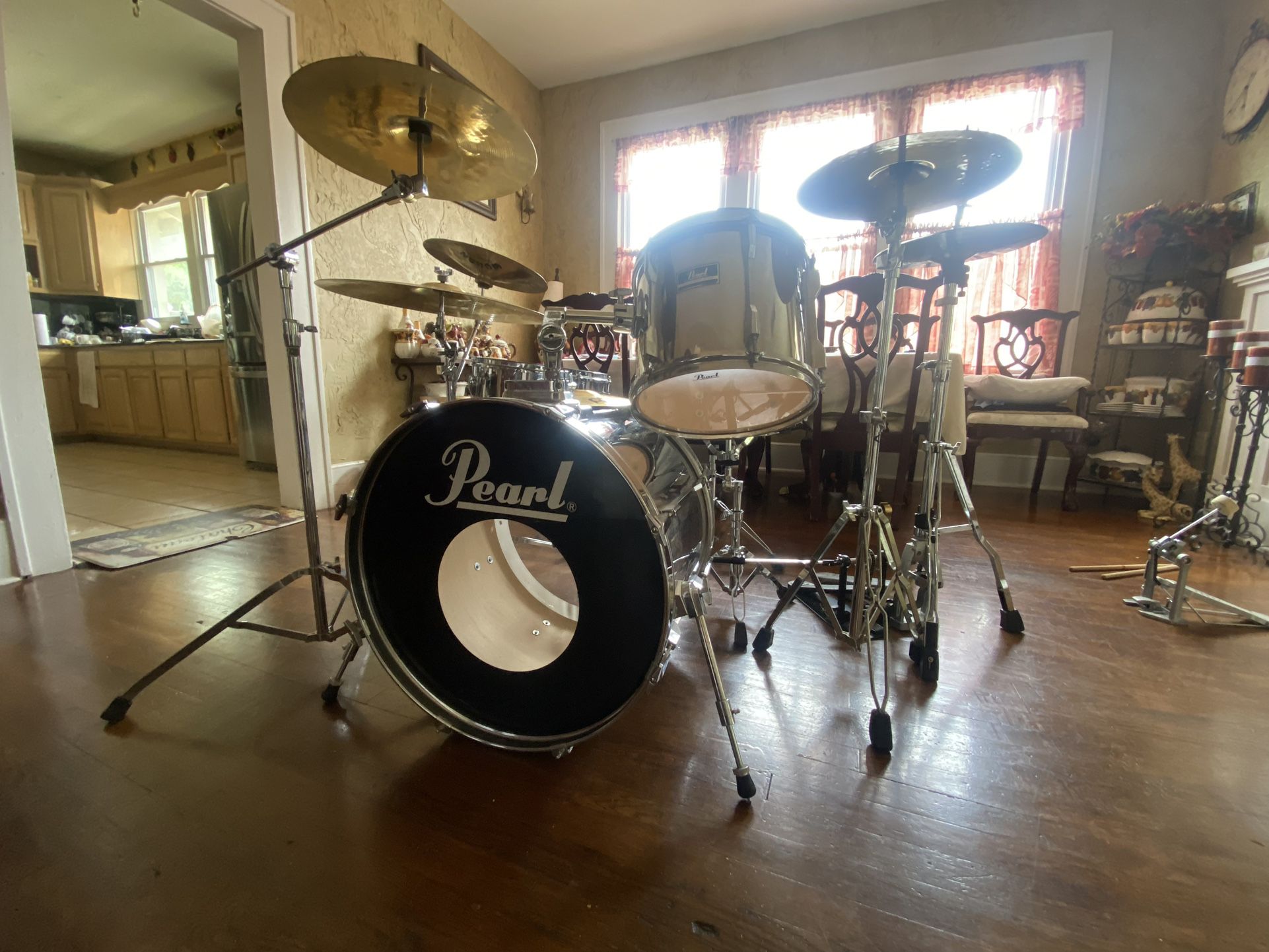 Pearl Drum Set 