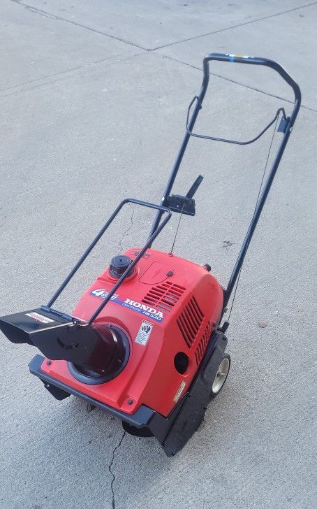 Honda HS520 4 Stroke 20 Inch Power House Snow Blower