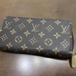 Louis Vuitton Zippy Wallet 