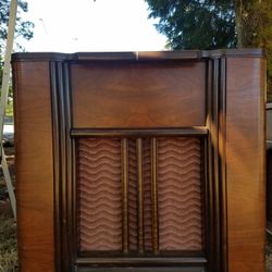 Bendix 1940s Radio/Turntable