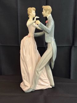 Lladro Anniversary Waltz Figurine