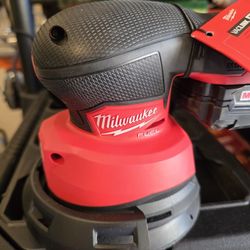 Milwaukee 5 Inch Random Orbit Sander 