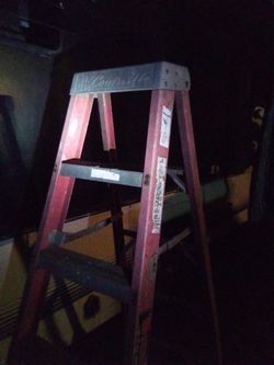 Louisville 6' Fiberglass Ladder