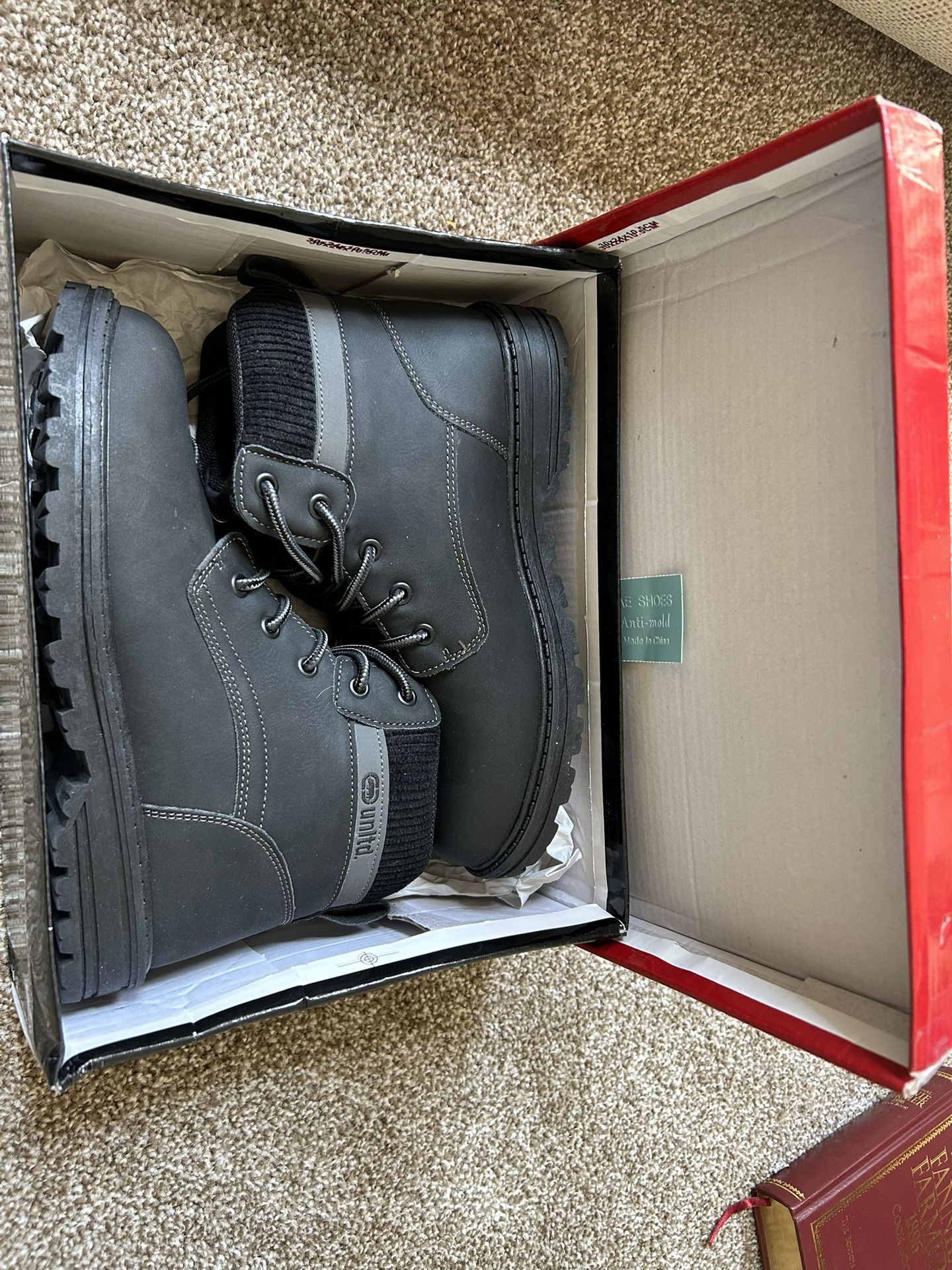 Brand New Childs Size 5 Echo Boots