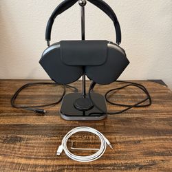 AirPods Max (Lightning) + Satechi Stand + Wired Audio Cable + Extras
