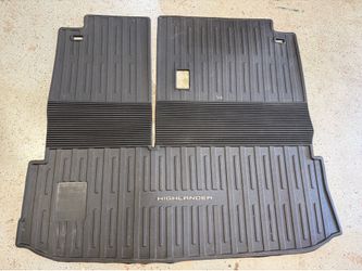 Toyota Highlander trunk floor mat