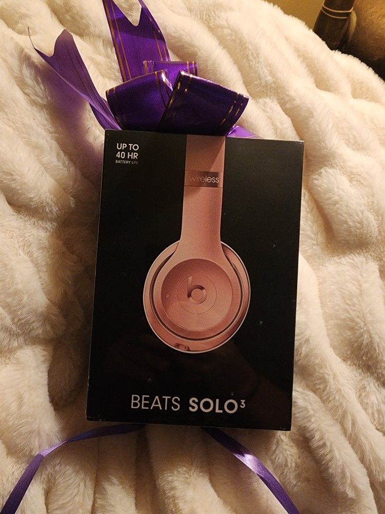 Rose Gold Beats Solo 3 NEW IN BoX