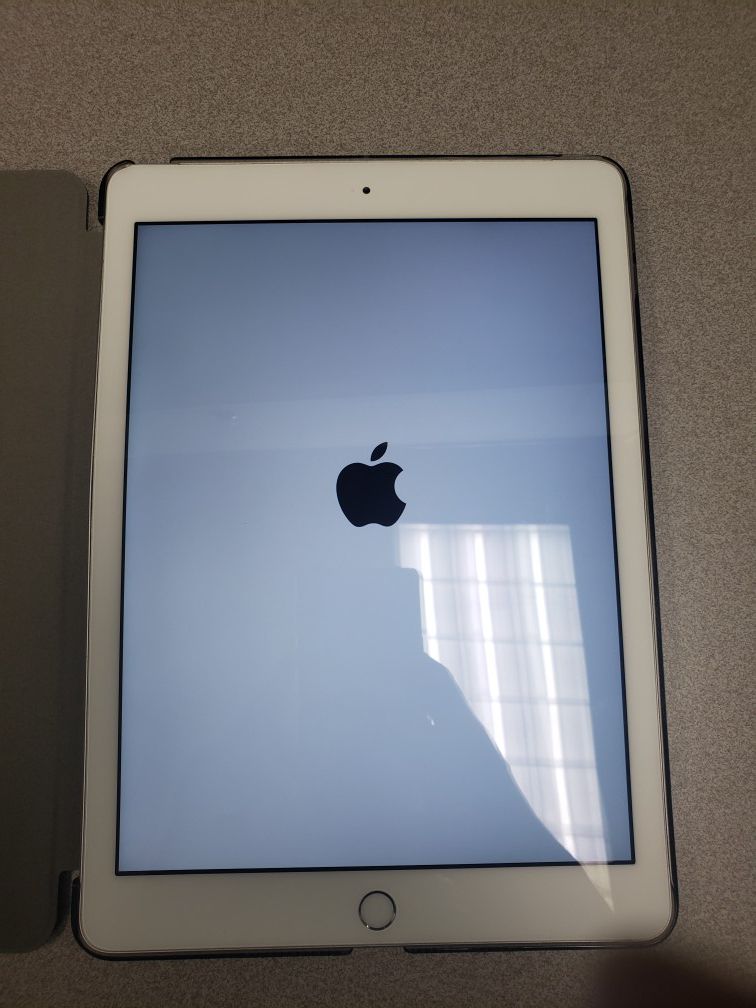 Apple iPad 5th Gen Silver - 128GB