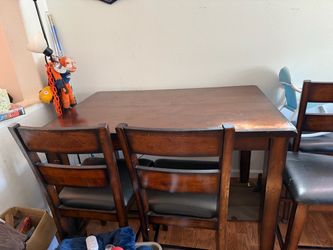 High Dining table with 4 chairs