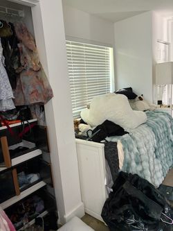 White daybed with drawers and mattress