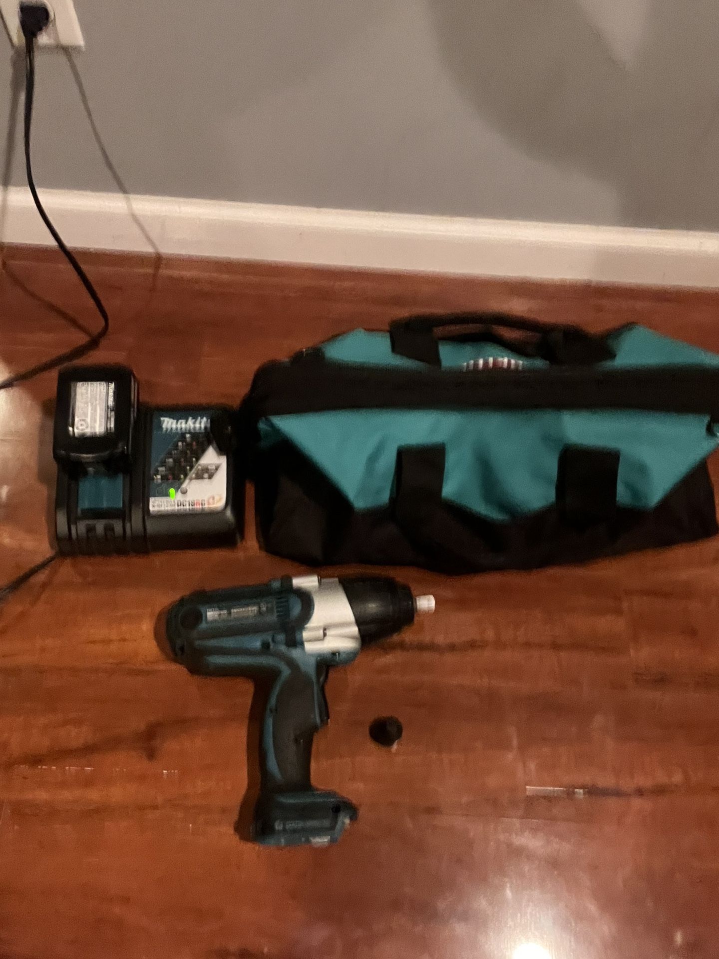 Makita Cordless Impact Gun Xwt08 18v LXT Lithium Ion With 325in-lbsTorque