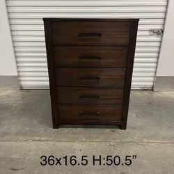 Brown chest dresser like new perfect condition