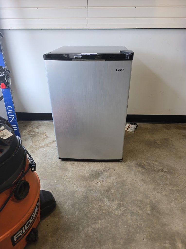Haier Mini Fridge