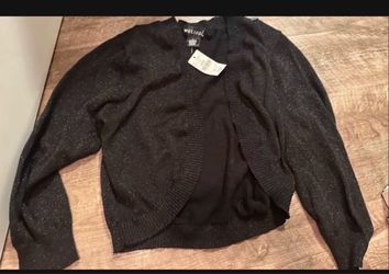 Juniors crop sweater size lrg brand new