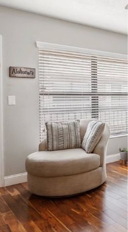 Round swivel Couch/Chaise from Rooms to Go