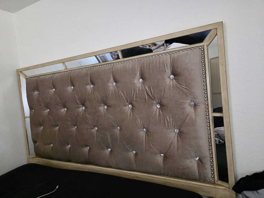Cal King/King Bedroom Set