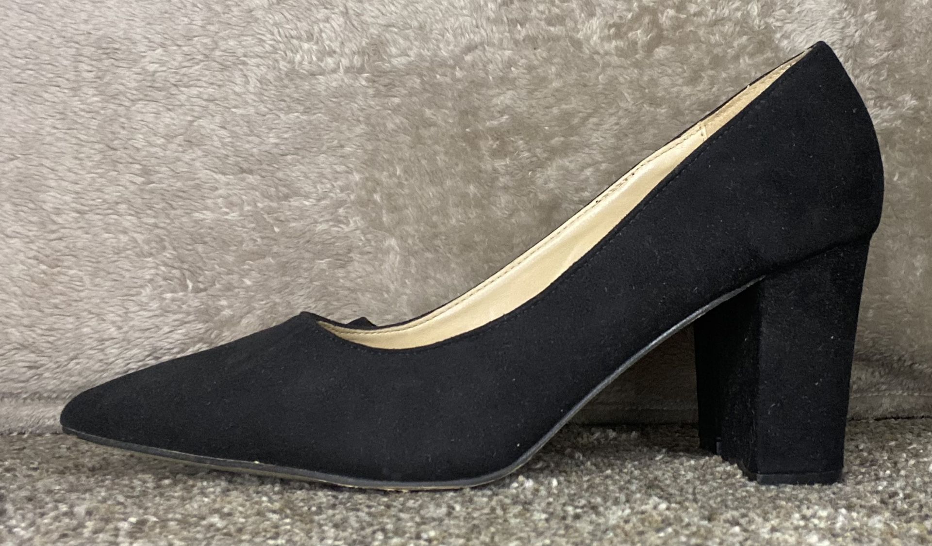 Rouge Helium Black Suede Chunky Heel Point Toe Professional Heels Size 11