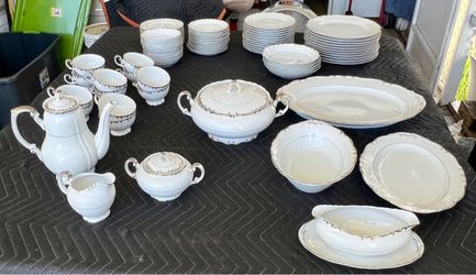 81-Pc Vintage Gold China "Starlite" Fine Porcelain Dinner Set Made in Japan. No chips or cracks.