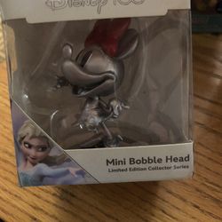 Minnie mouse bobble head