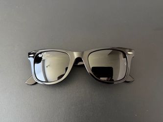 100% Authentic Ray-Ban Wayfarer Ease RB-4340 Polished Black G-15 Green Polarized 50-22 150
