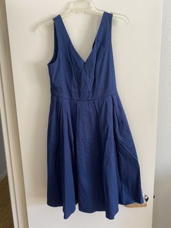 Beautiful blue fit n flair dress w zipper back (M)