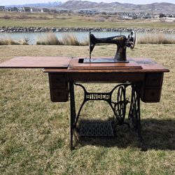 Antique Singer Treadle Sewing Machine w/ Oak Cabinet – Early 1900s
