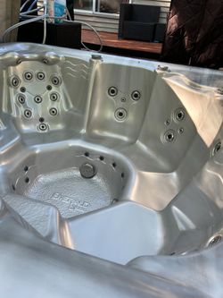 2012 E650 Emerald hot tub