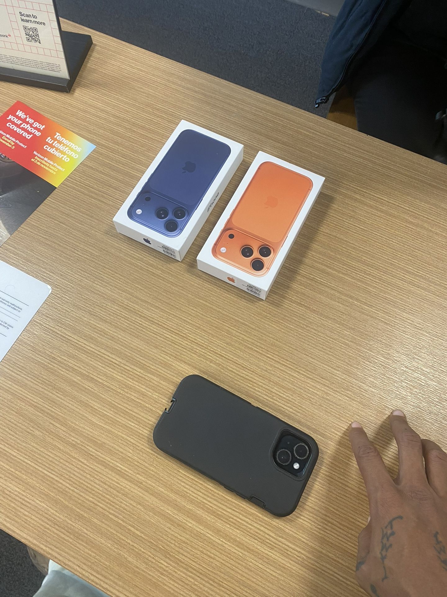 IPHONE 17 ORANGE