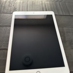iPad 6th Generation 32GB- WiFi Only - Rose gold 