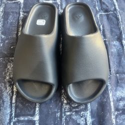 Yeezy adidas slides size 11 onyx