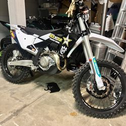 2023 husqvarna fc 450Â ROCKSTAR EDITION