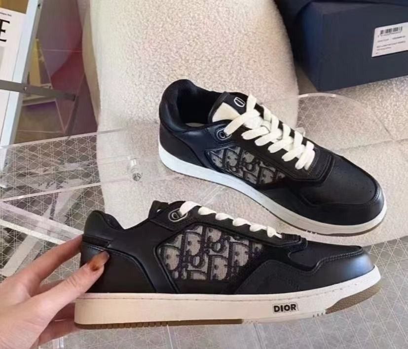 Cowhide fabric Comfortable and casual Low-top sneakers Unisex black
