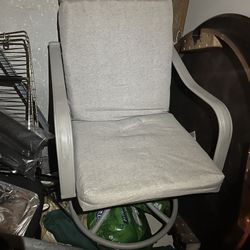 COMFORTABLE SWIVEL METAL CHAIR 