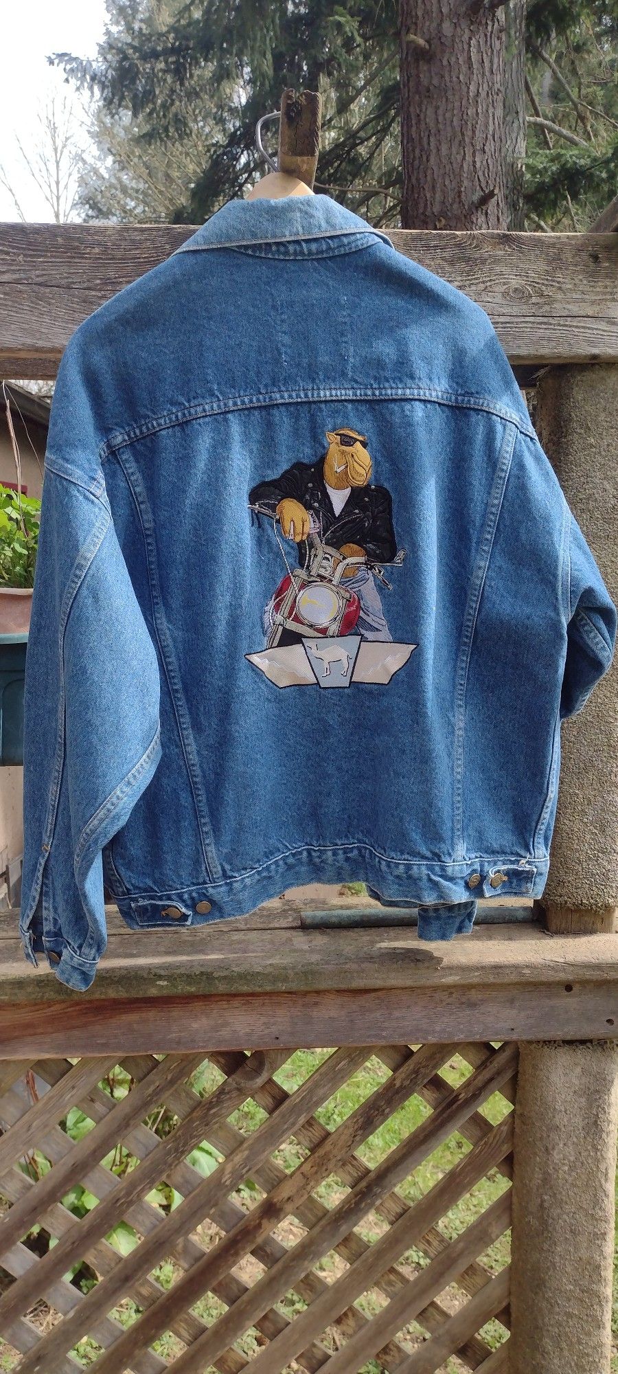 Vintage 1992 Joe Camel Embroidered Blue Denim Jacket Size L Never Worn cash Only
