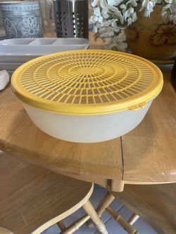 Tupperware strainer with lid