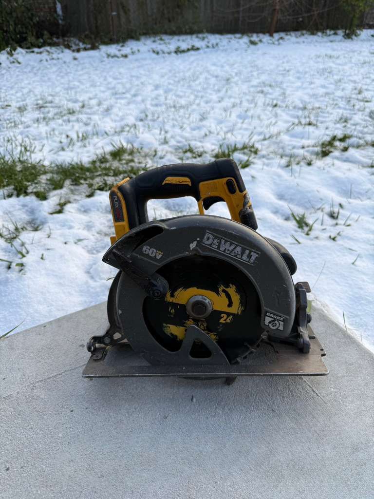 FLEXVOLT 60V MAX Cordless Brushless 7-1/4 in. Circular Saw with Brake (Tool Only)