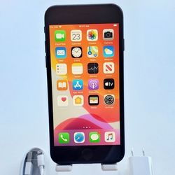 iPhone 7 - UNLOCKED - Like New 