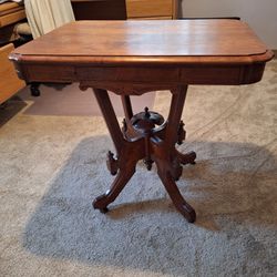 ANTIQUE TABLE 