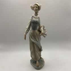 LLADRO Dutch Girl Figurine #4860