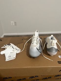White Nike Vapor cleats & gloves bundle