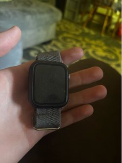 Apple Watch SE (1st Generation) 44mm in Space Gray aluminum with a GPS + Cellular connection