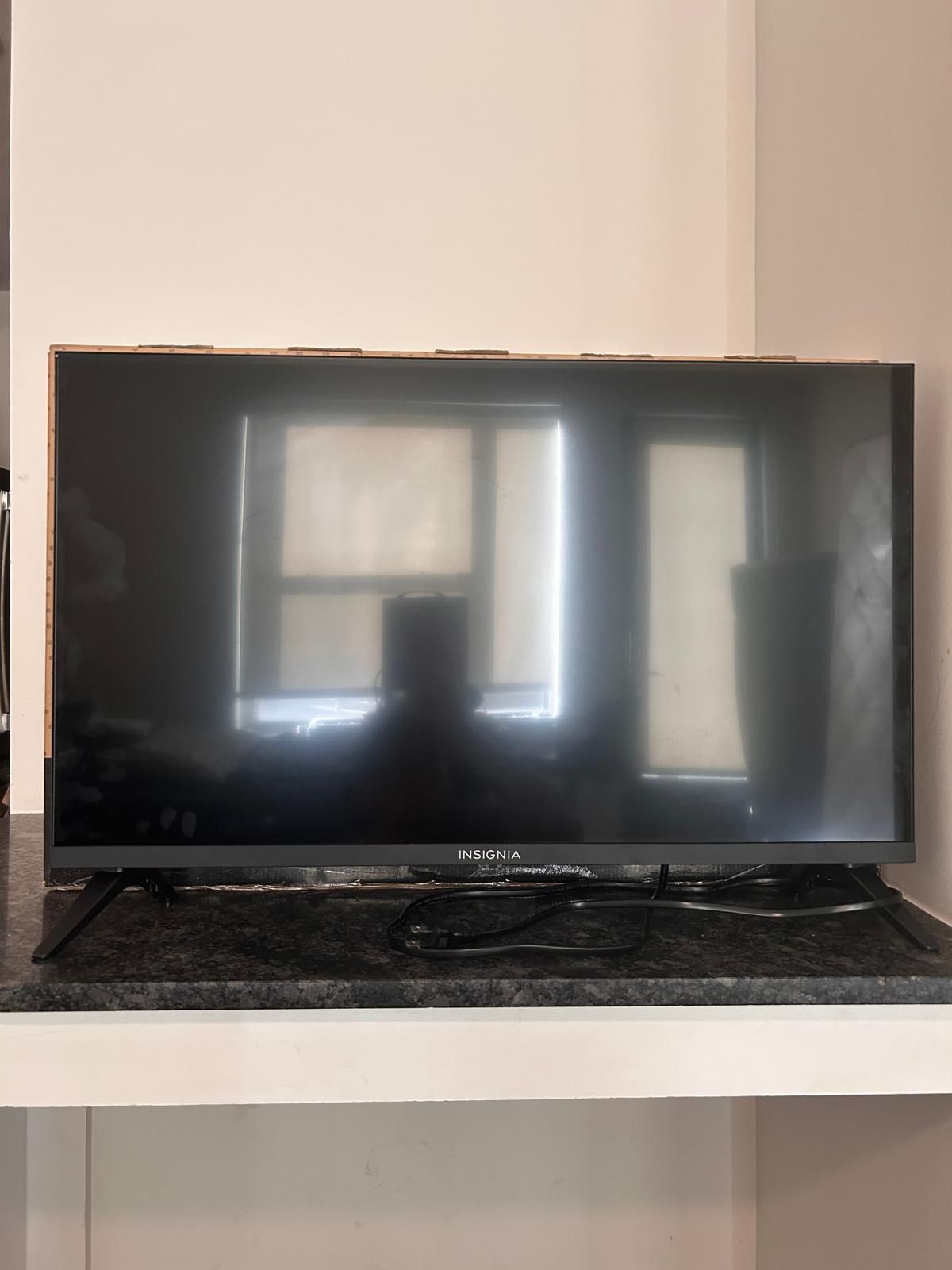 INSIGNIA 32" Class F20 Series LED HD Smart Fire