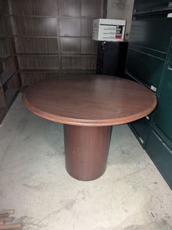 42" round office table with heavy base