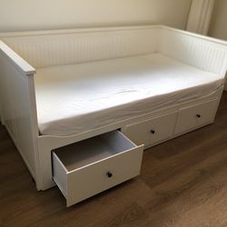 Twin Bed - IKEA Hemnes Daybed / Trundle Bed