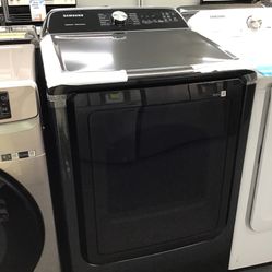 New Scratch And Dent Samsung Dryer. 1 Year Warranty 