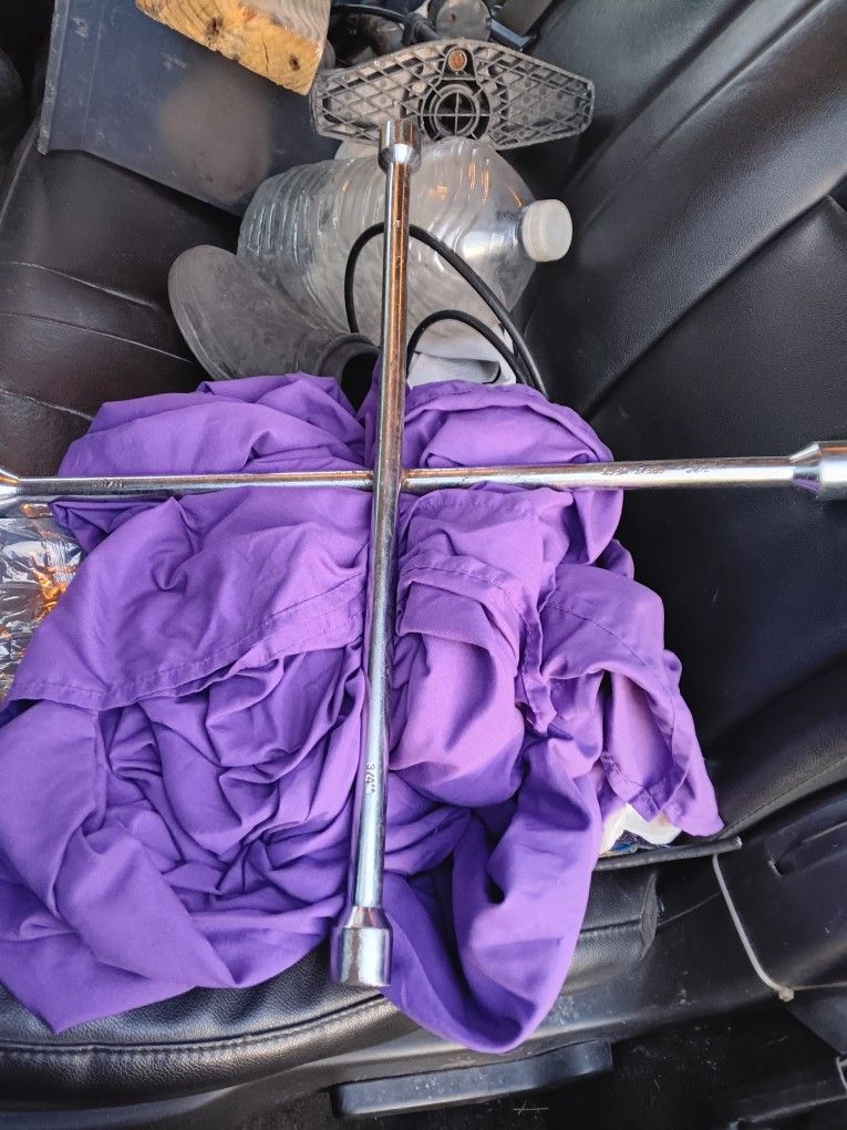 Lug Wrench
