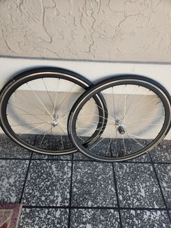 Lightweight roadbike wheels